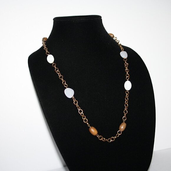 Vintage Jewelry - 𝅺vintage Gold tone chain, wood & mother of pearl beads necklace.